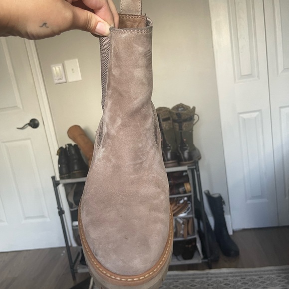 Almost New Timberland Chelsea Boots Womens Size 10 - Picture 5 of 9